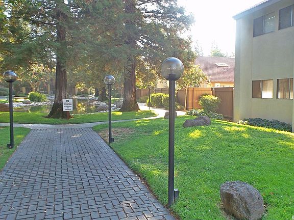 3rd image of 3701 Colonial Dr #92