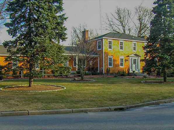 56 Cindyann Dr, East Greenwich, RI 02818
