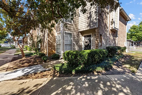 1811 Maplewood Trl Photo 1