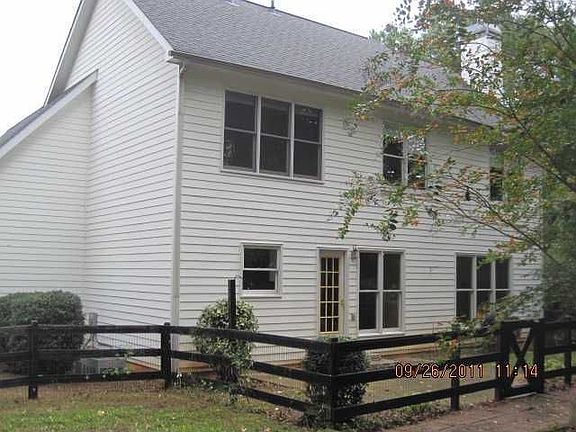 3rd image of 240 Silver Birch Ct