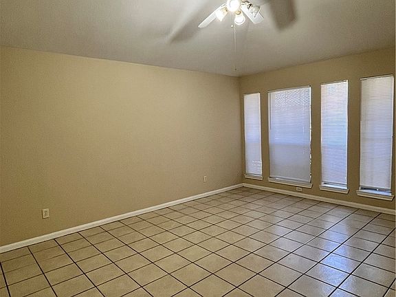 3rd image of 2404 Antelope Ln