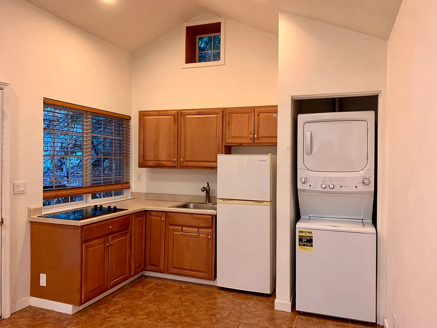 Studio, 400 sqft, $1,995 — Photo 4