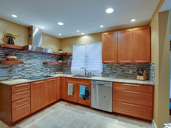 4th image of 10105 Bluff Dr SE