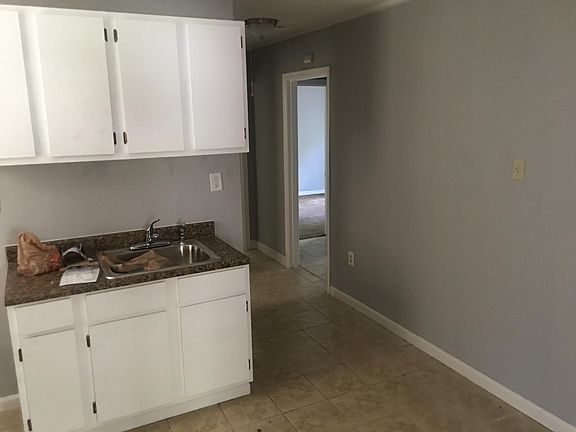 3rd image of 1596 Harmen St