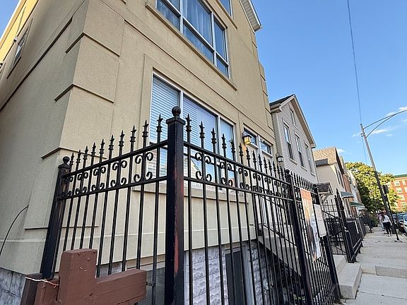 2nd image of 1028 W 20th Pl APT 1