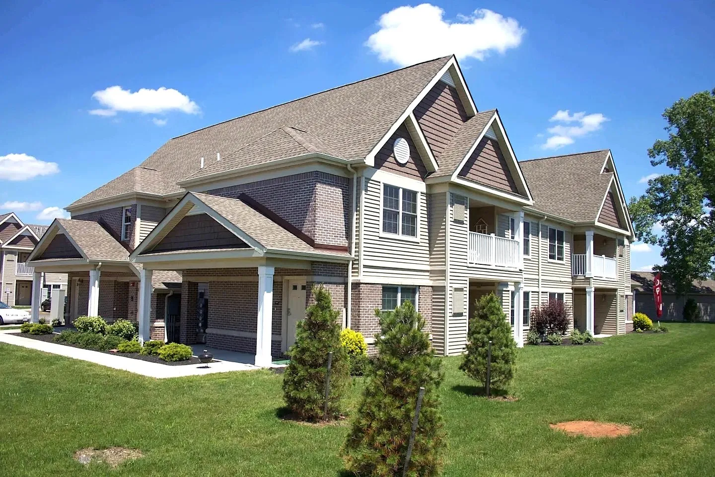 Deer Lakes Apartments — Photo 2