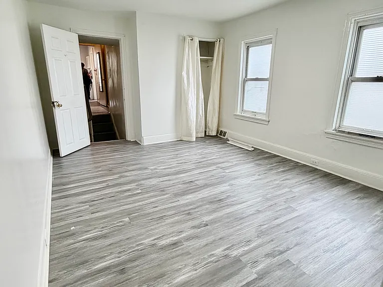 225 Carpenter St — Photo 7
