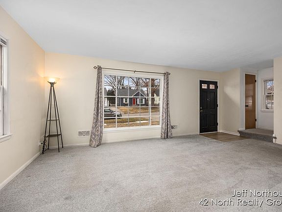 4th image of 1418 Linwood St SE