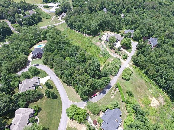 5th image of 303 Stonewood Dr NW