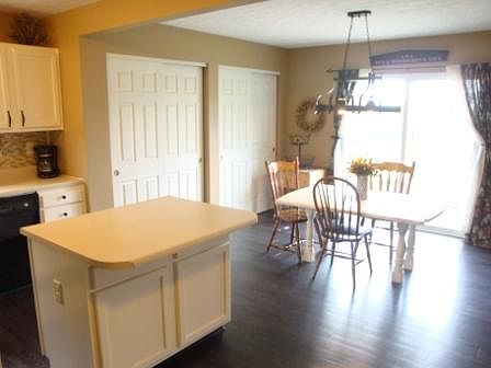 5th image of 797 Stanley Ln