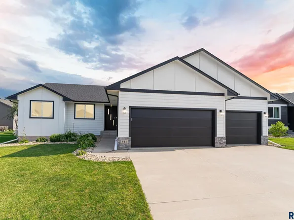 611 Miah St, Harrisburg, SD 57032