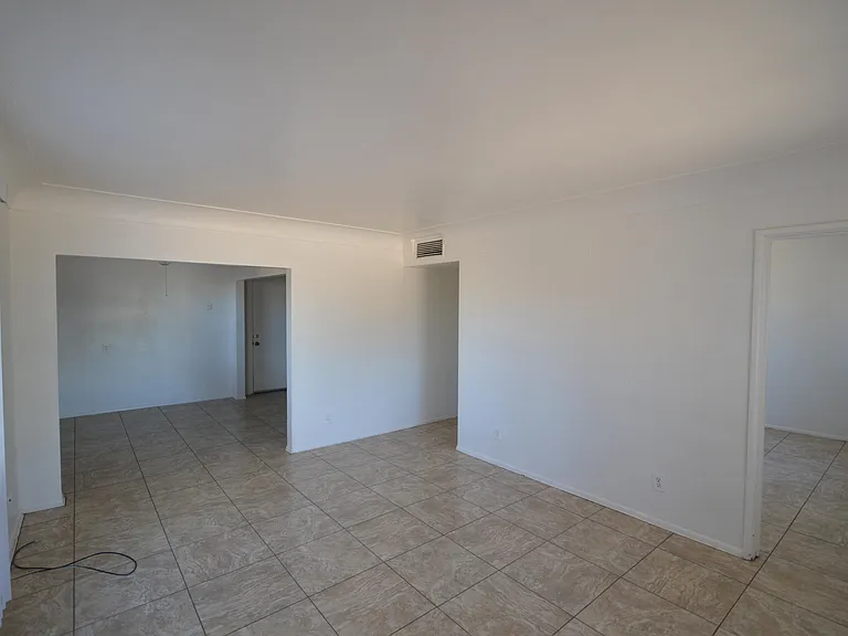 1152 N Santa Rosa Ave — Photo 2