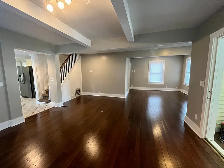 910 Court St — Photo 7