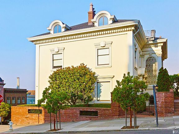 4th image of 2660 Scott St