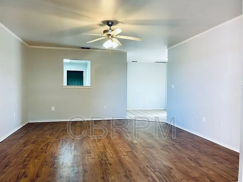 Building Photo - 502 N Chicago Ave #B