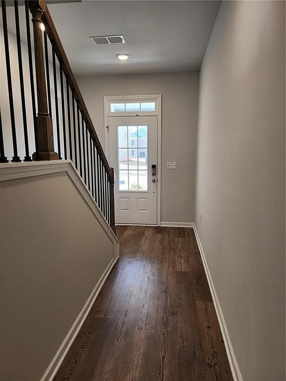 4 bed, 2.5 bath, 2579 sqft, $2,700 — Photo 2