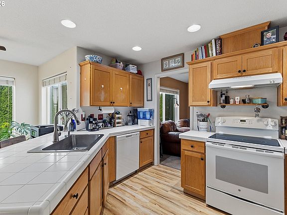 5th image of 34660 Glacier Ave