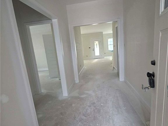 3rd image of 307 Barberry Rd