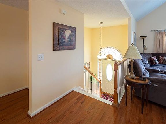 4th image of 3950 Oak Woods Ct