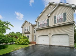 42 Purcell Rd E, Bridgewater, NJ 08807