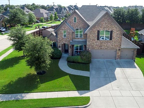3rd image of 812 Cowan Ln