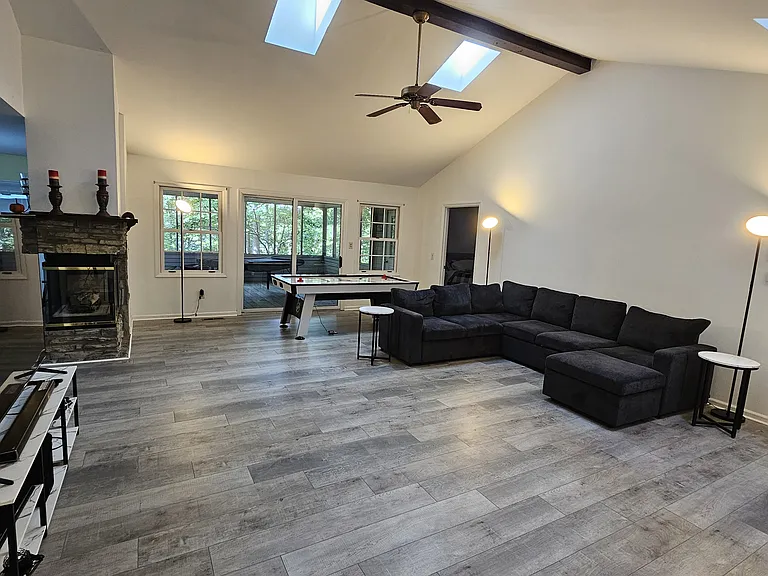 18 Fire Lake Dr — Photo 4
