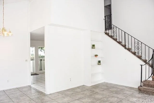 5025 Kensington Way — Photo 6