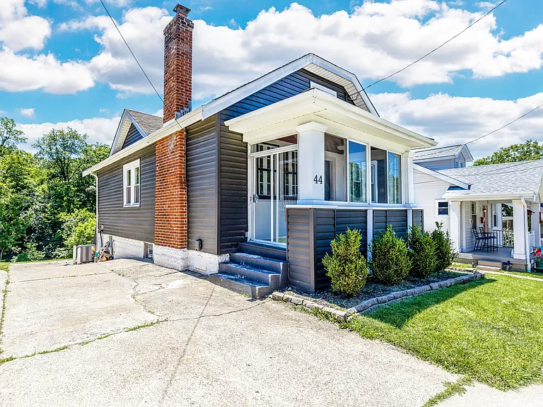 44 Indiana Ave — Photo 2