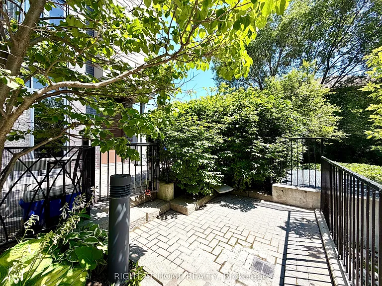 15 Valhalla Inn Rd #1 — Photo 2