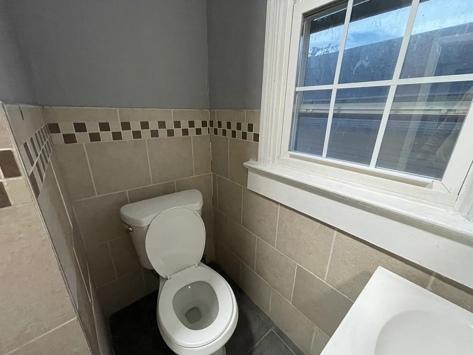 3 bed, $1,900 — Photo 2