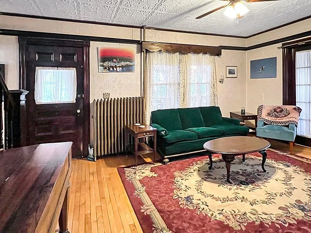 4 bed, 1.5 bath, 2136 sqft, $2,000 — Photo 3