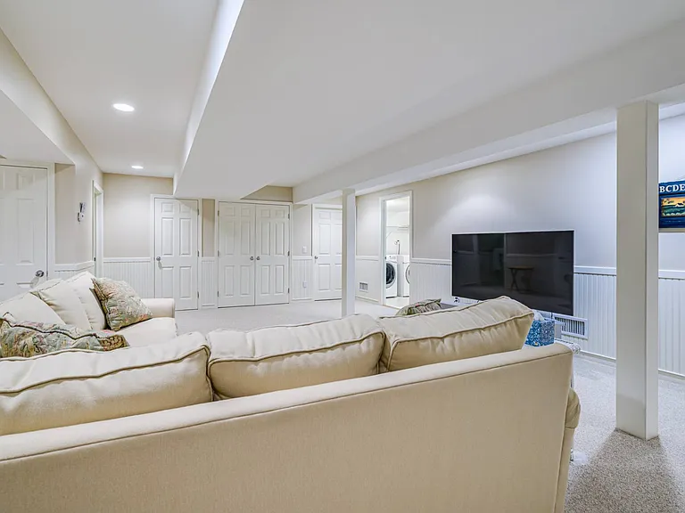 144 Middle Pond Rd — Photo 19
