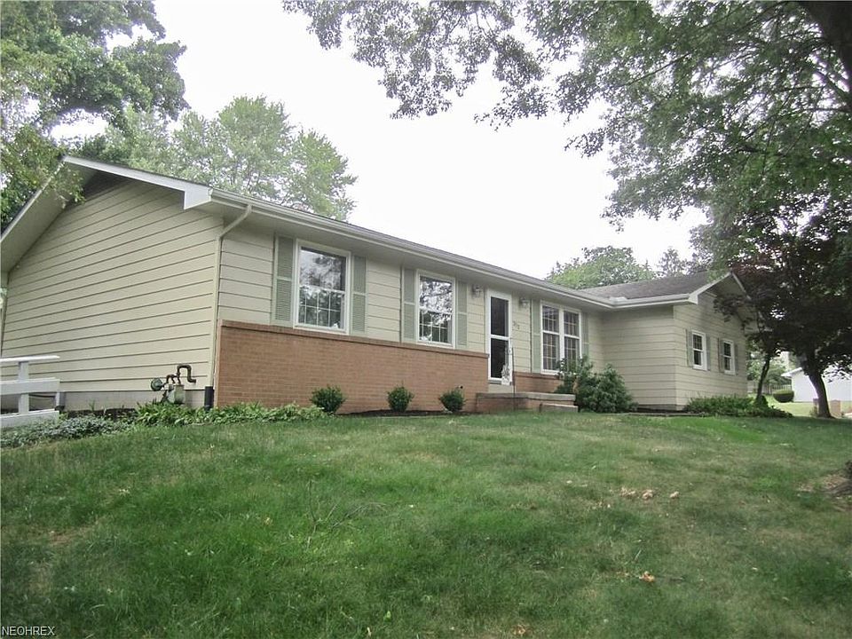 1st image of 372 Green Hill Dr
