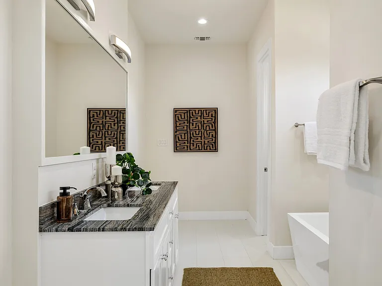6449 Royalton Dr — Photo 16