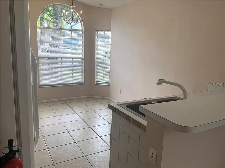 1705 Chatham Cir — Photo 3