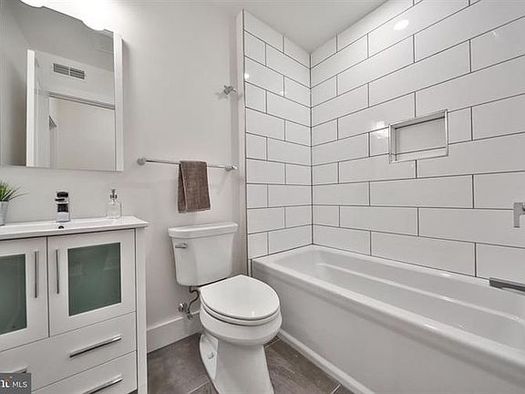 5th image of 1123 Germantown Ave #B