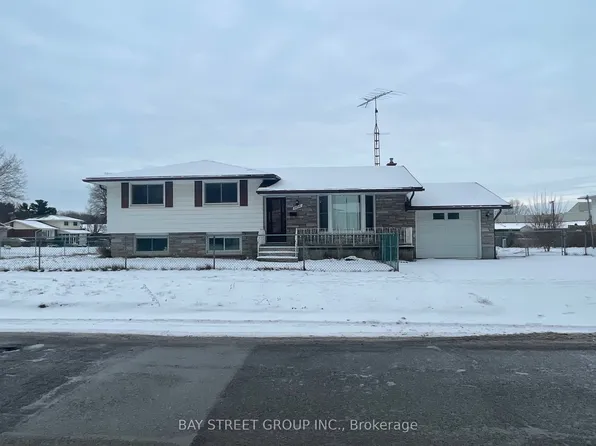 6826 Stokes St N, Niagara Falls, ON L2G 2H3