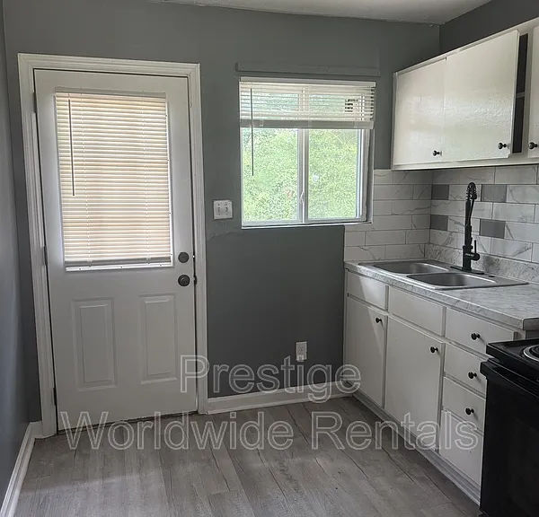4125 Sandfort Rd #J — Photo 4