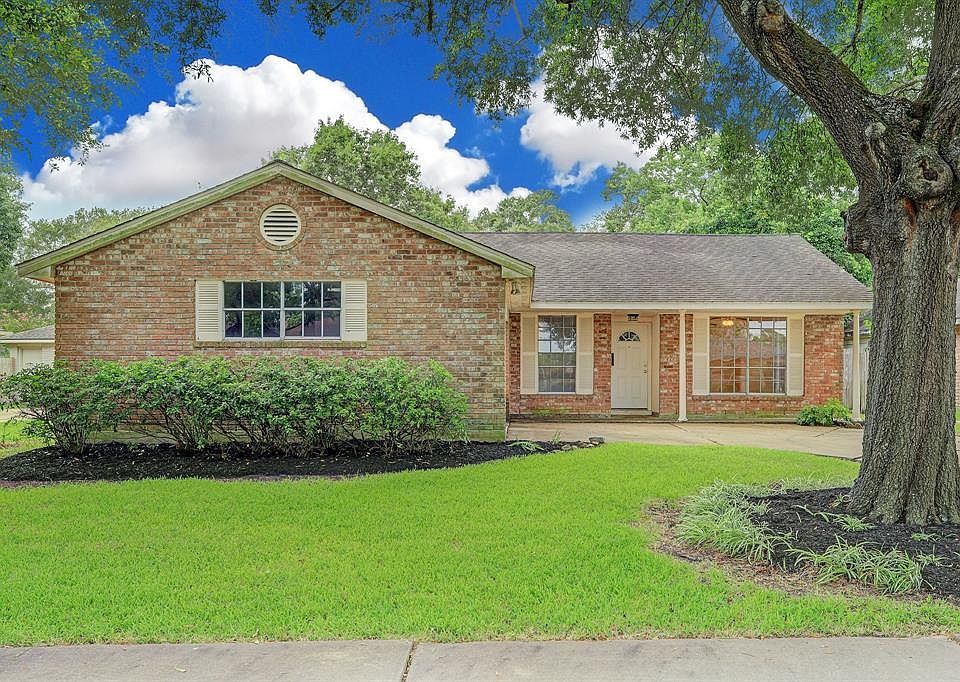 1st image of 15918 Diana Ln