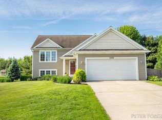 2468 Willow Ridge Dr, Jenison, MI 49428