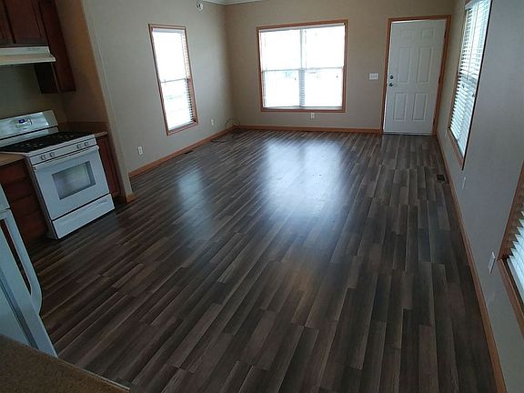 4th image of 90 Apple Ln