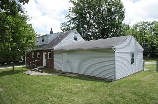 712 Fresno Rd — Photo 2