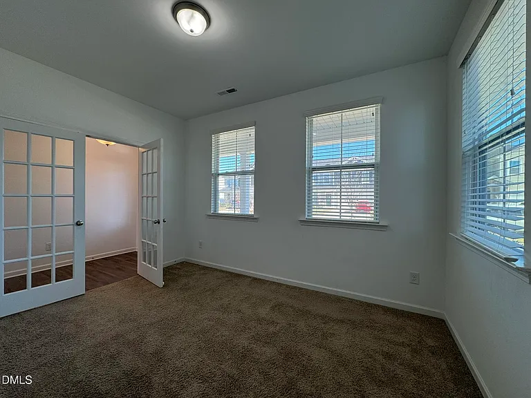 913 Briar Gate Dr — Photo 5