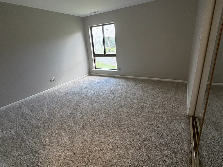 606 Alpine Ct — Photo 8
