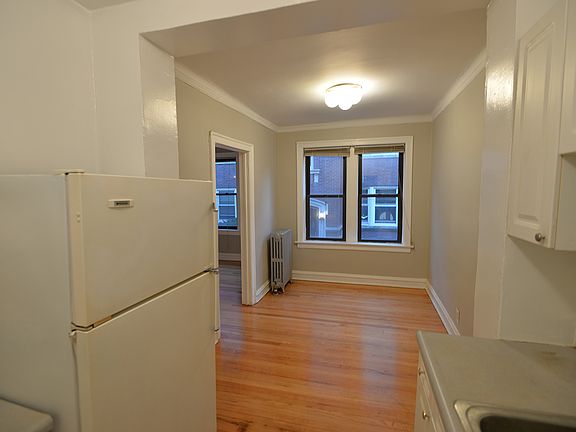 5th image of 1431 W Carmen Ave APT 1B