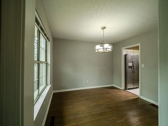 5th image of 2707 Sanibel Ln SE