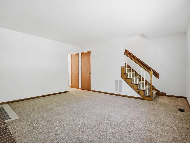 102 Chevis Dr — Photo 9