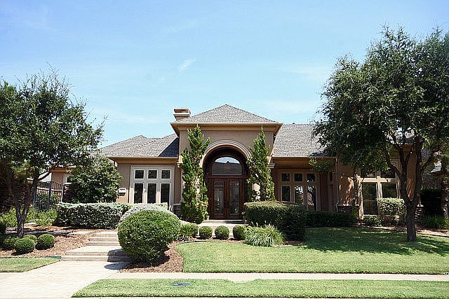 1st image of 5932 Caroline Dr