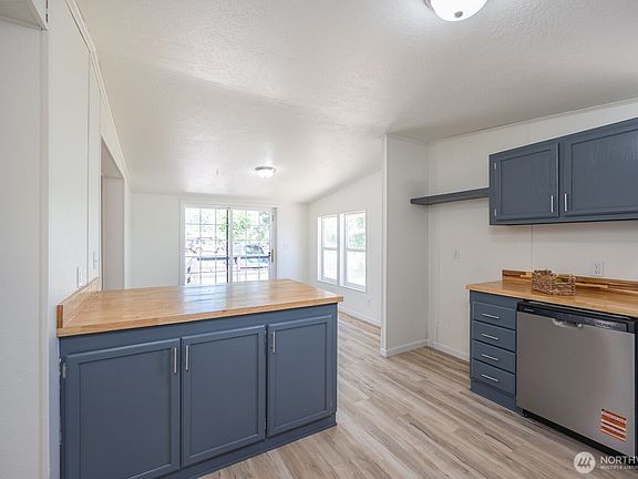 5th image of 304 NW HEMLOCK Avenue