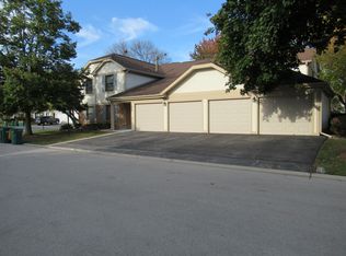 1050 Driftwood Ct #B1, Wheeling, IL 60090